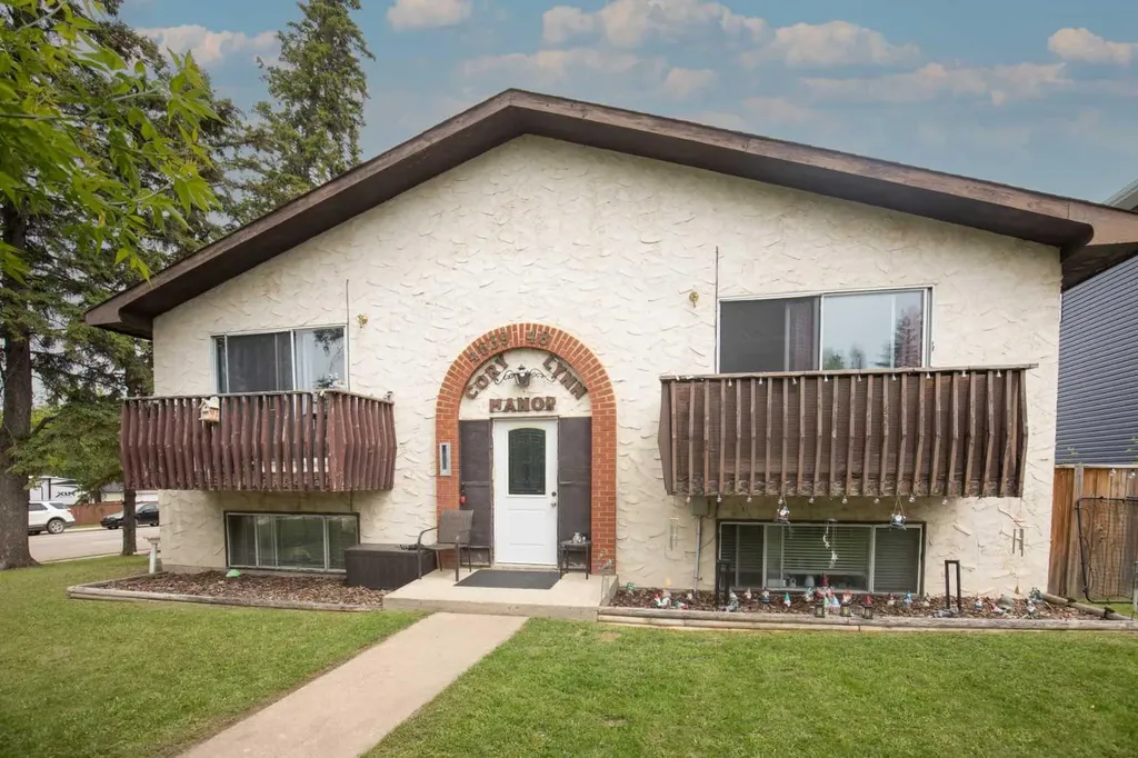 4639 48 Street Sylvan Lake AB T4S 1L4