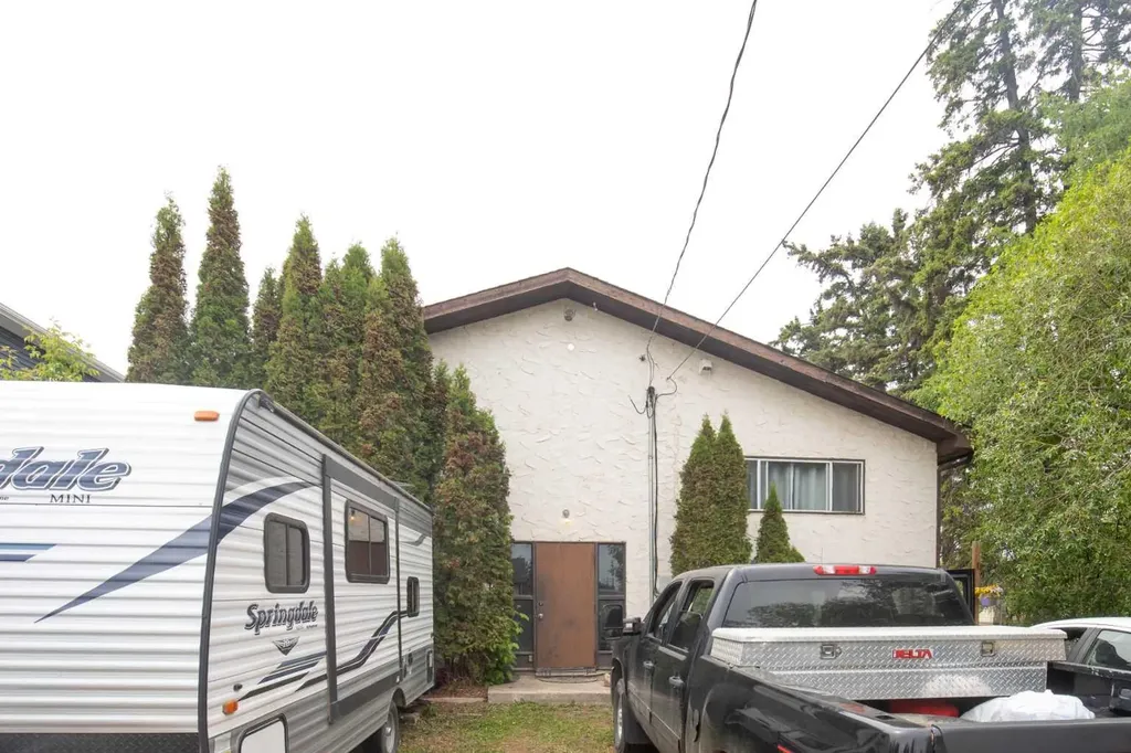 4639 48 Street Sylvan Lake AB T4S 1L4