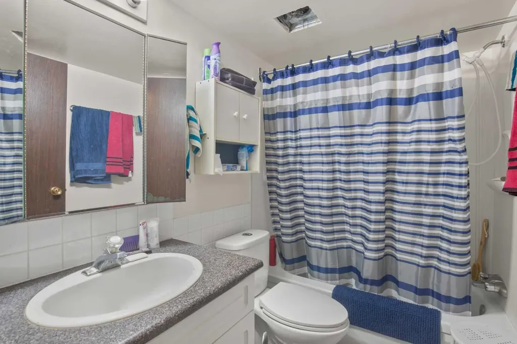 4639 48 Street Sylvan Lake AB T4S 1L4