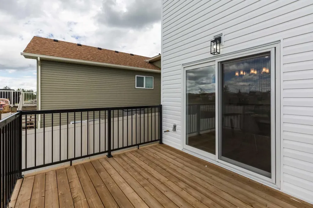 393 Rivergrove Chase W Lethbridge AB T1K 8E9