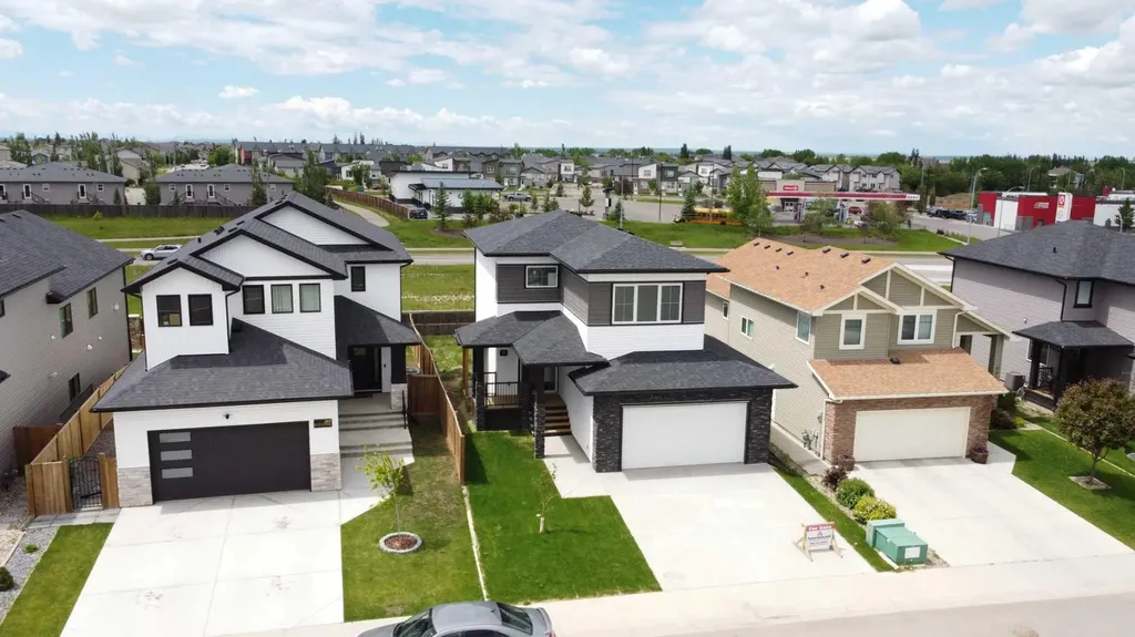 393 Rivergrove Chase W Lethbridge AB T1K 8E9