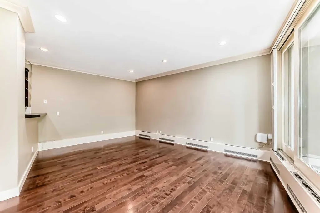 323 13 Avenue SW Calgary AB T2R 0K3