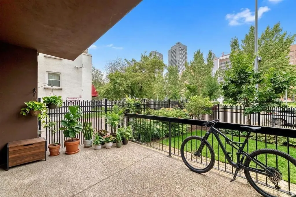 323 13 Avenue SW Calgary AB T2R 0K3