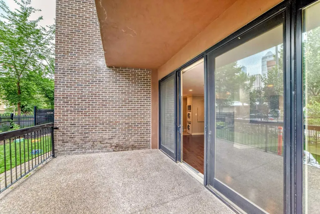 323 13 Avenue SW Calgary AB T2R 0K3