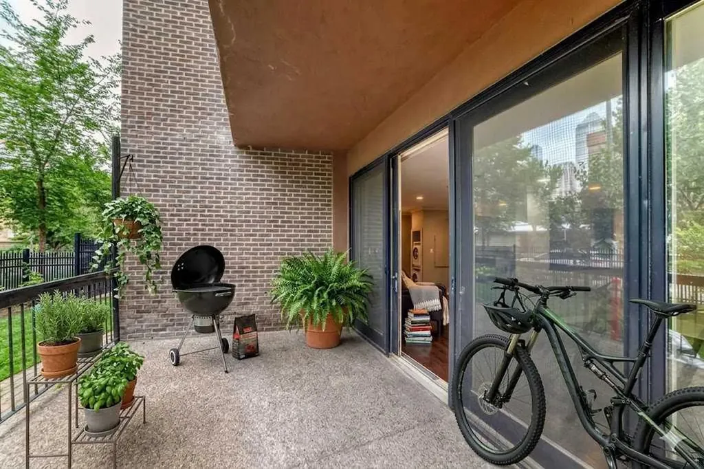 323 13 Avenue SW Calgary AB T2R 0K3