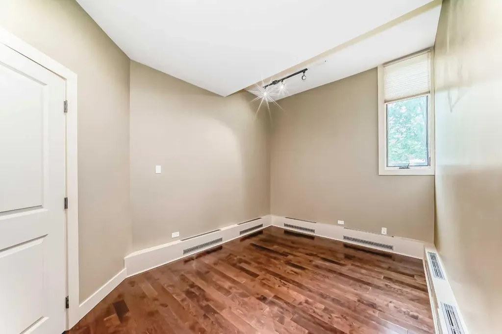 323 13 Avenue SW Calgary AB T2R 0K3