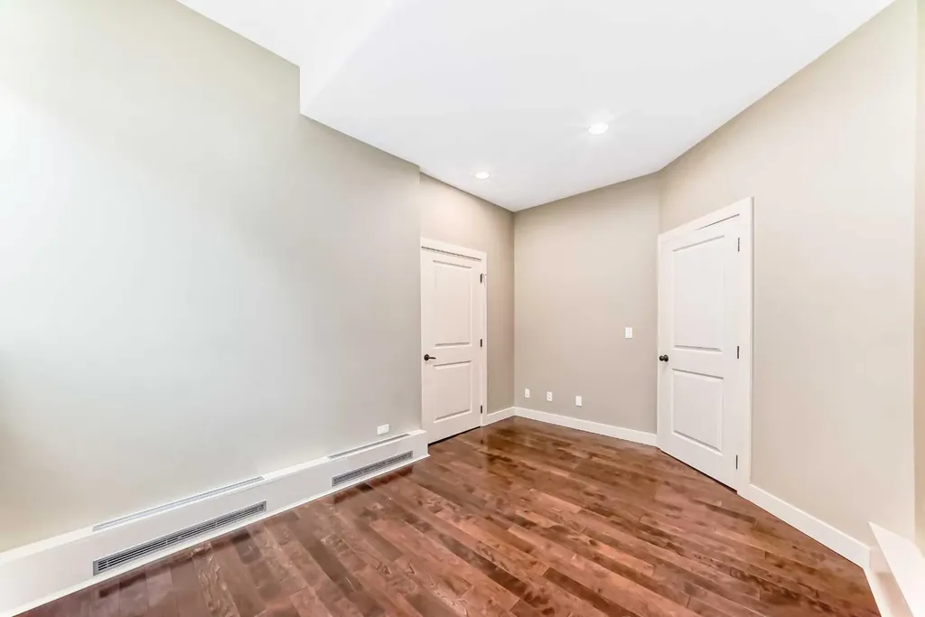 323 13 Avenue SW Calgary AB T2R 0K3