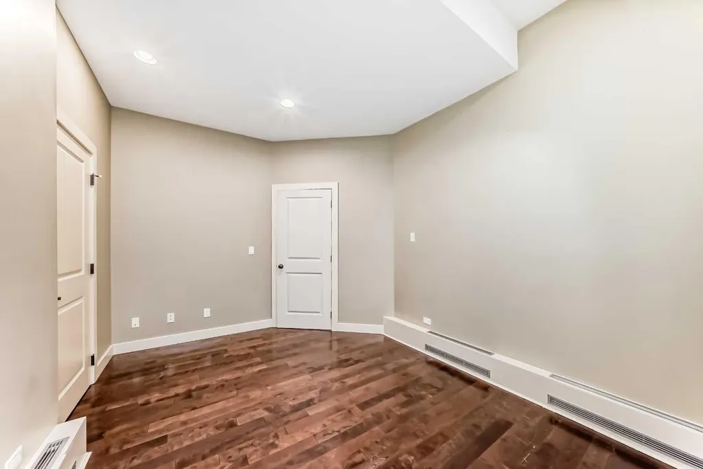 323 13 Avenue SW Calgary AB T2R 0K3