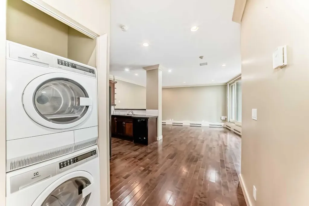 323 13 Avenue SW Calgary AB T2R 0K3
