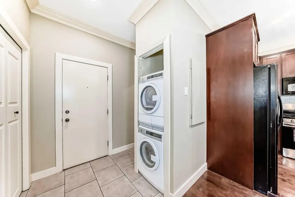 323 13 Avenue SW Calgary AB T2R 0K3