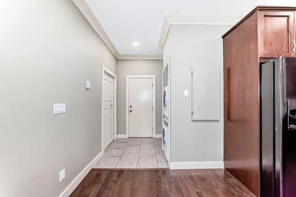 323 13 Avenue SW Calgary AB T2R 0K3
