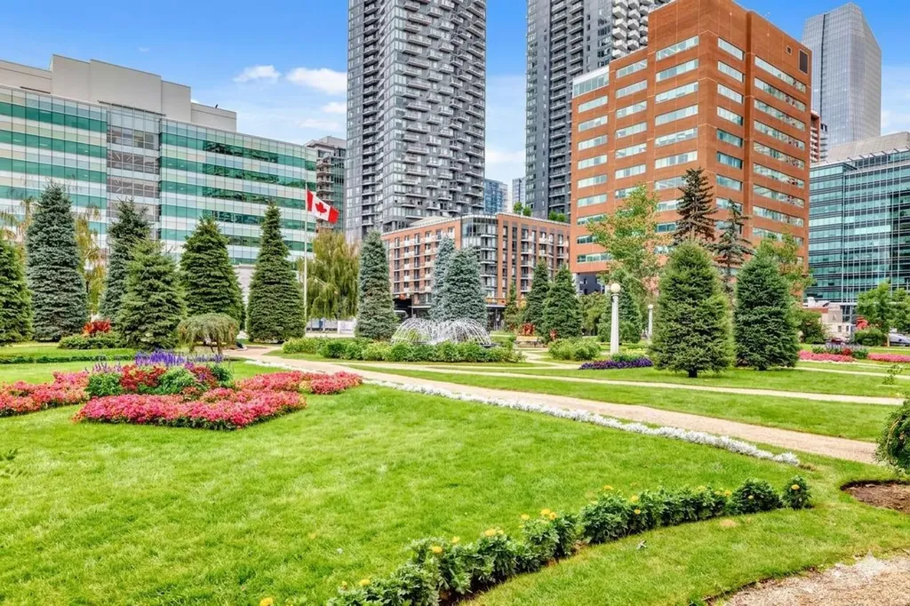 323 13 Avenue SW Calgary AB T2R 0K3