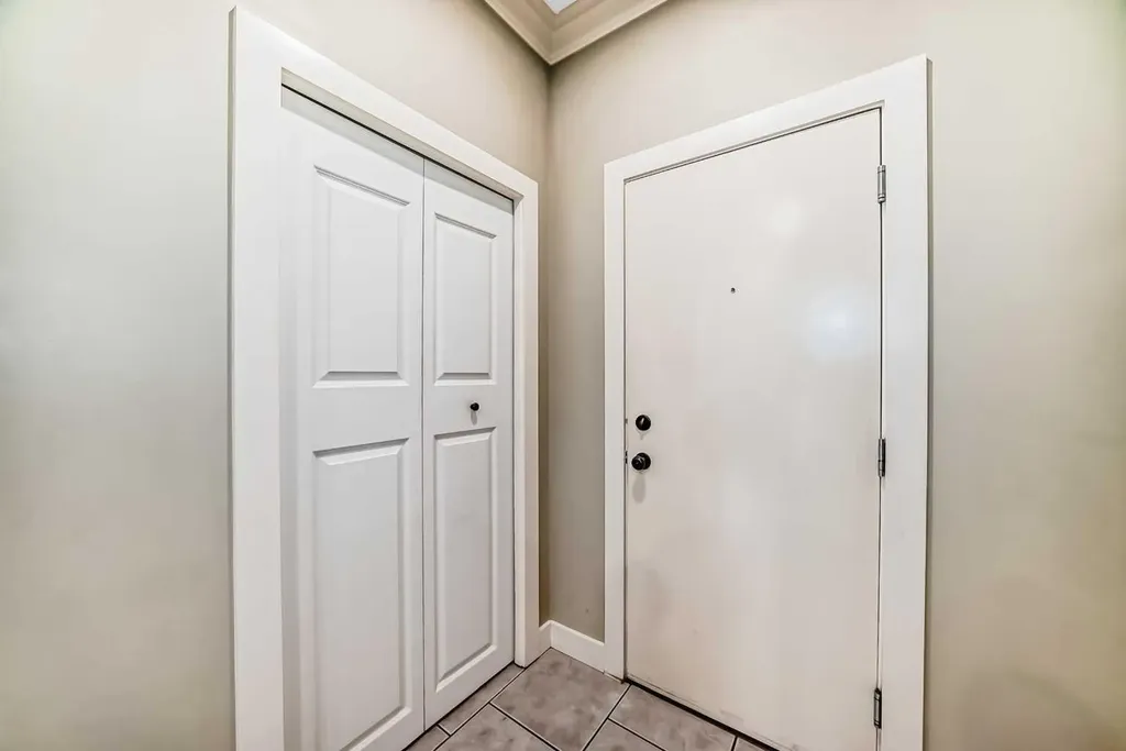 323 13 Avenue SW Calgary AB T2R 0K3