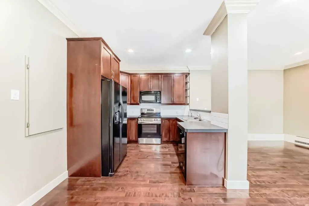 323 13 Avenue SW Calgary AB T2R 0K3