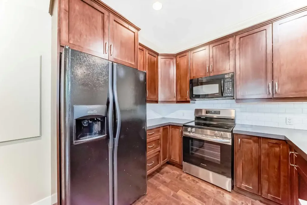323 13 Avenue SW Calgary AB T2R 0K3