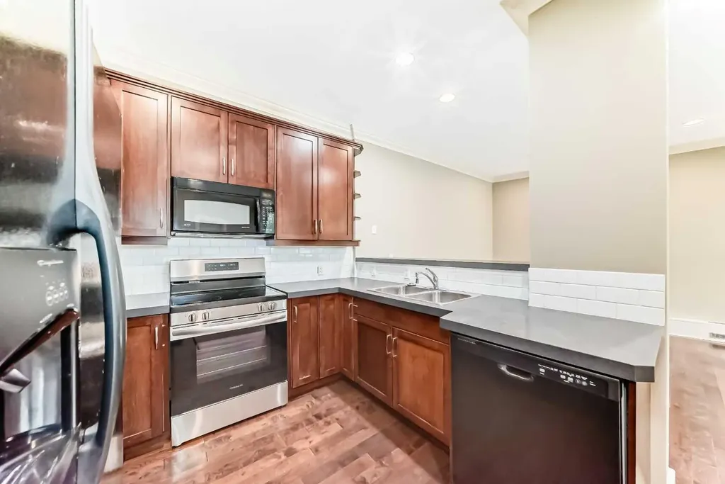 323 13 Avenue SW Calgary AB T2R 0K3