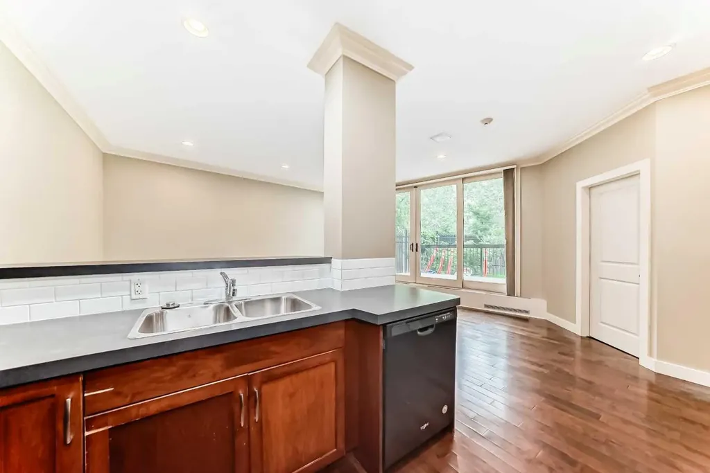 323 13 Avenue SW Calgary AB T2R 0K3