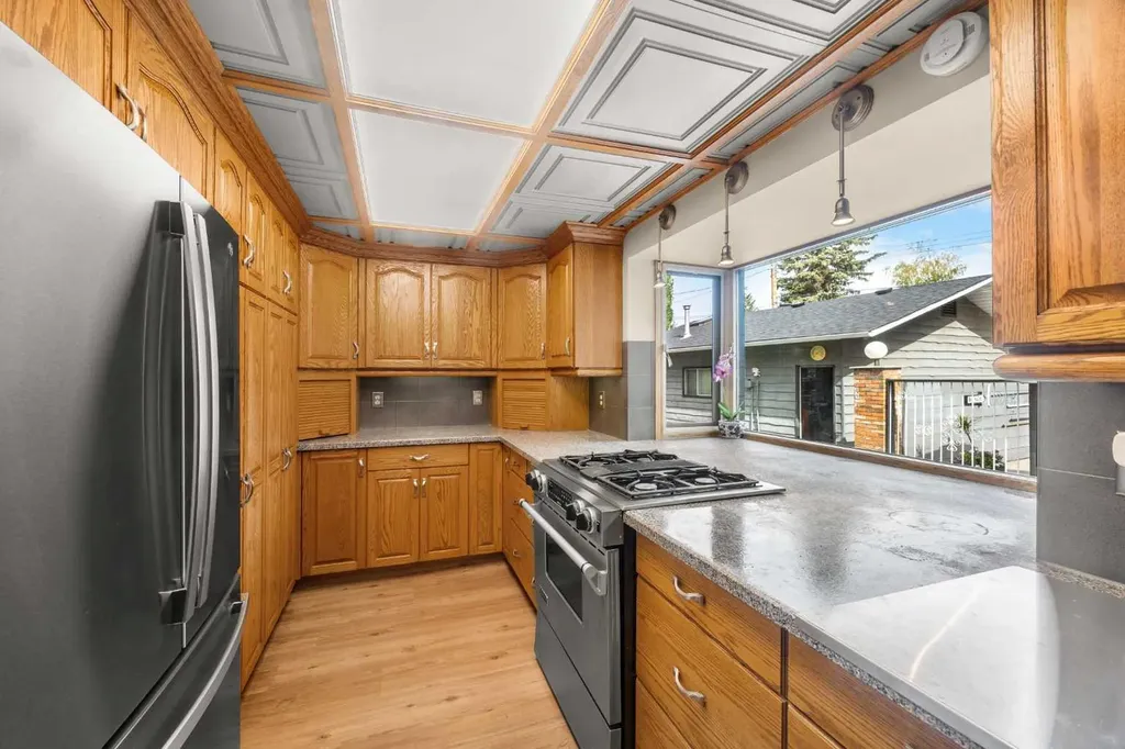 1408 104 Avenue SW Calgary AB T2W 0A6