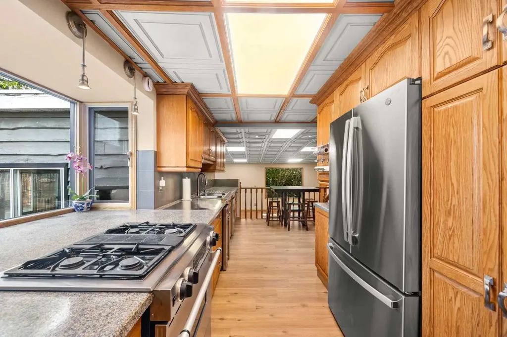 1408 104 Avenue SW Calgary AB T2W 0A6