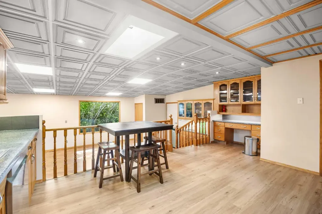 1408 104 Avenue SW Calgary AB T2W 0A6