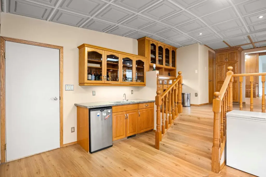 1408 104 Avenue SW Calgary AB T2W 0A6