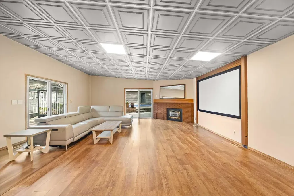 1408 104 Avenue SW Calgary AB T2W 0A6