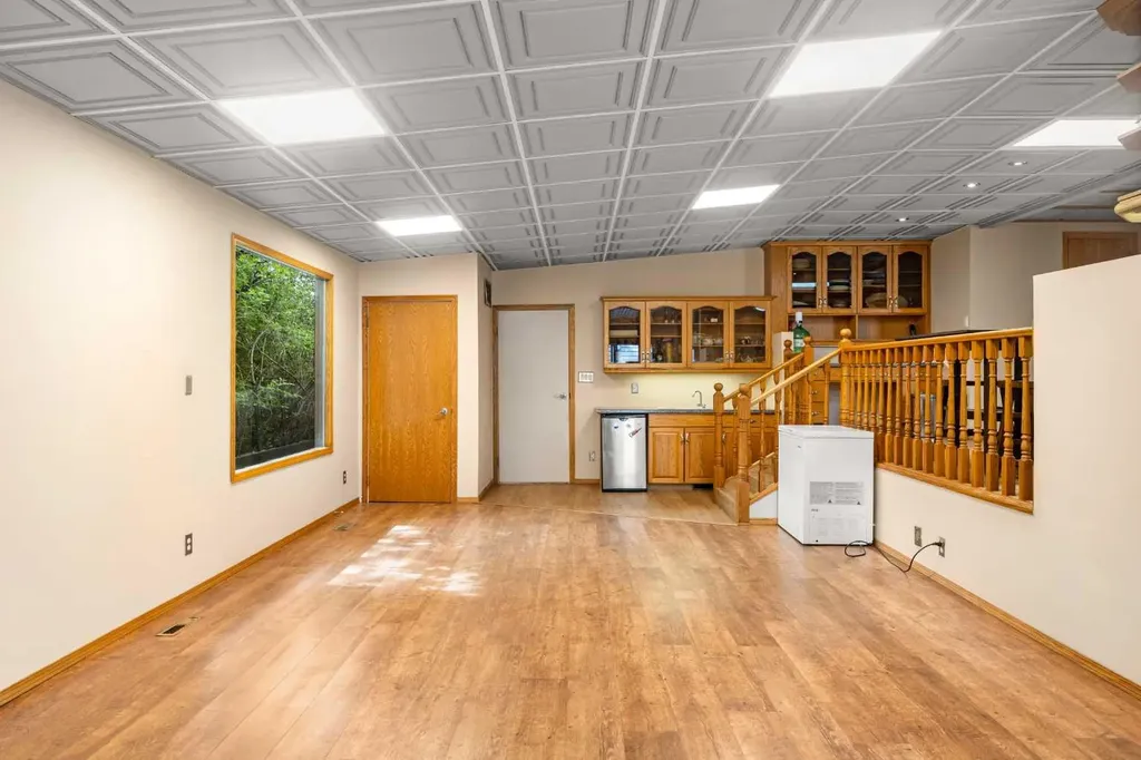 1408 104 Avenue SW Calgary AB T2W 0A6