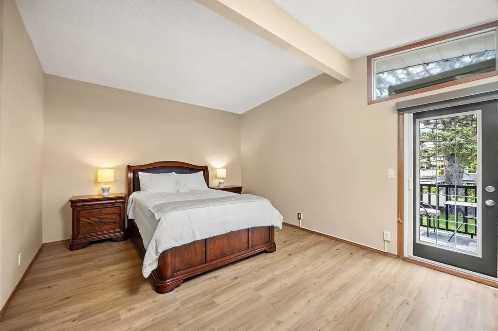 1408 104 Avenue SW Calgary AB T2W 0A6