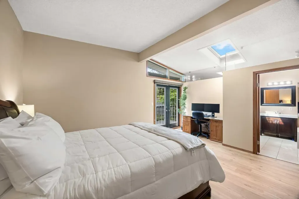 1408 104 Avenue SW Calgary AB T2W 0A6