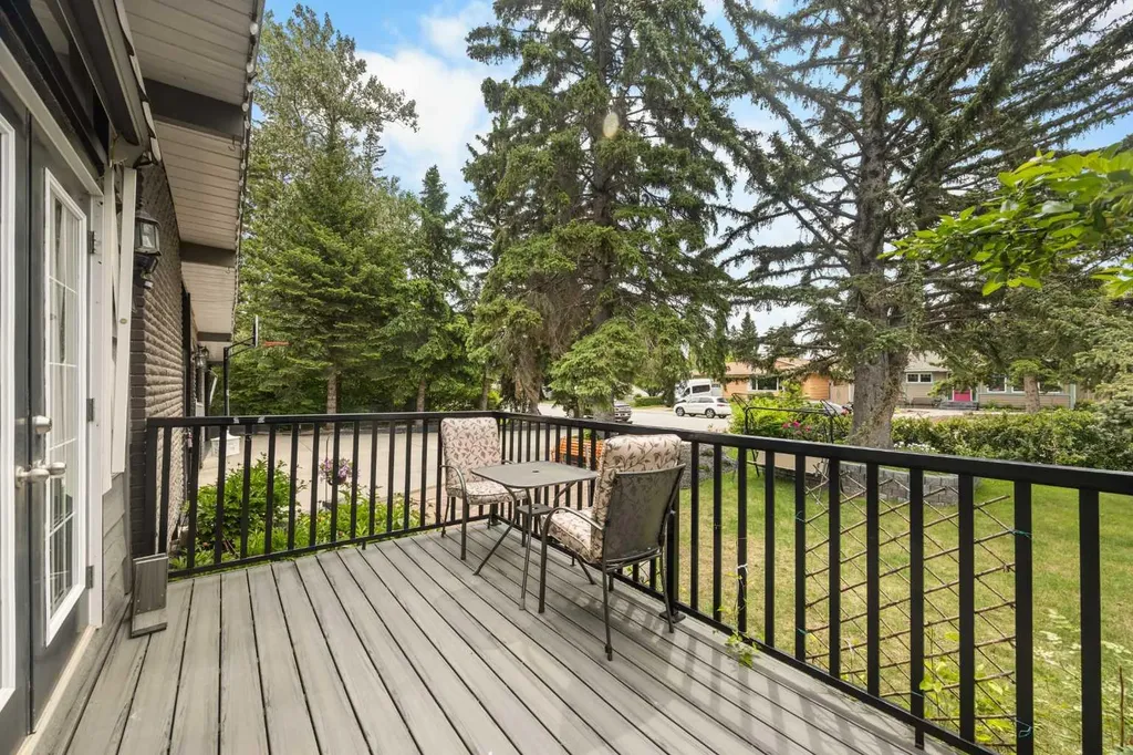 1408 104 Avenue SW Calgary AB T2W 0A6