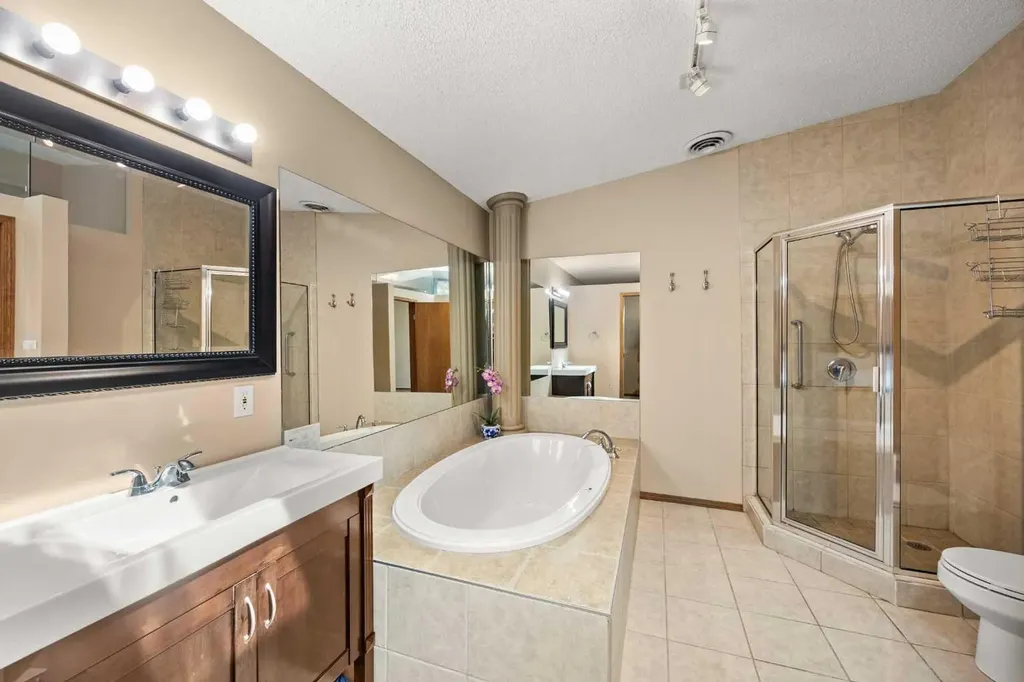 1408 104 Avenue SW Calgary AB T2W 0A6