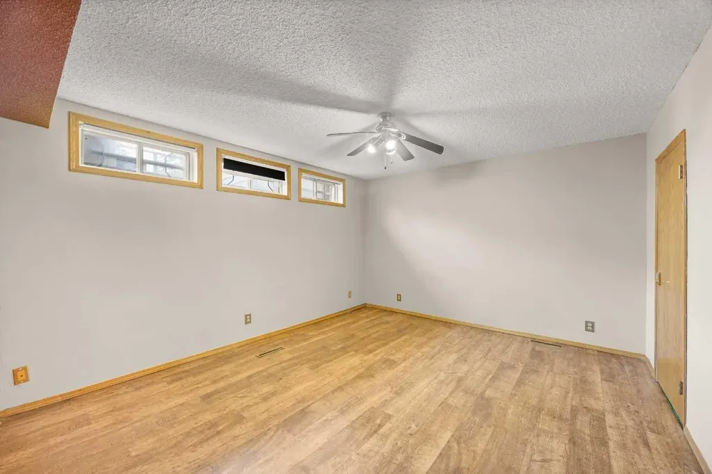 1408 104 Avenue SW Calgary AB T2W 0A6