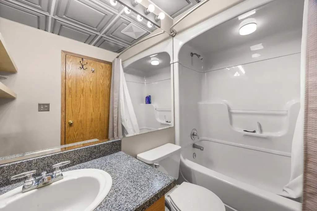 1408 104 Avenue SW Calgary AB T2W 0A6