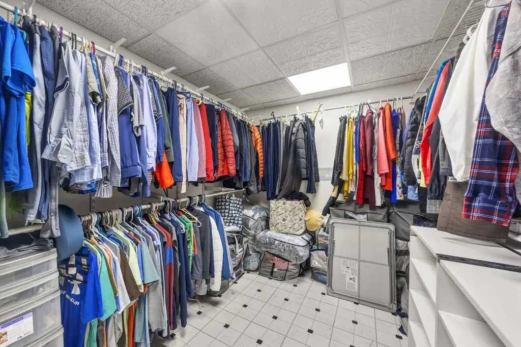1408 104 Avenue SW Calgary AB T2W 0A6