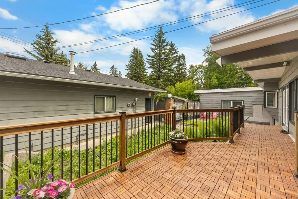 1408 104 Avenue SW Calgary AB T2W 0A6