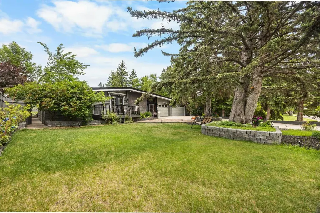 1408 104 Avenue SW Calgary AB T2W 0A6