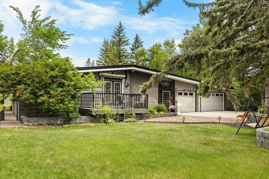 1408 104 Avenue SW Calgary AB T2W 0A6