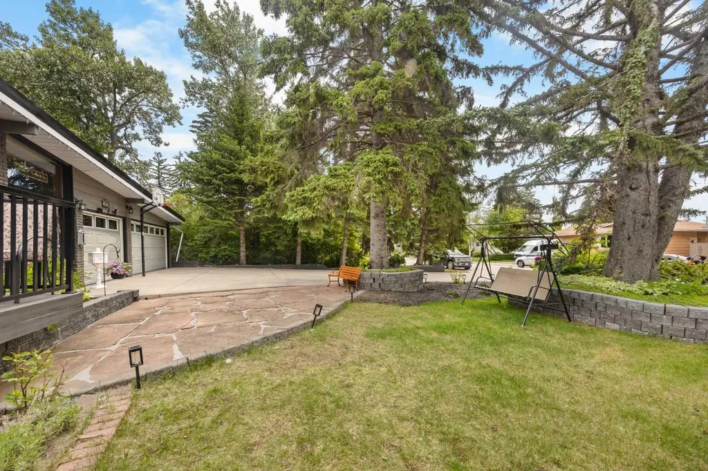 1408 104 Avenue SW Calgary AB T2W 0A6