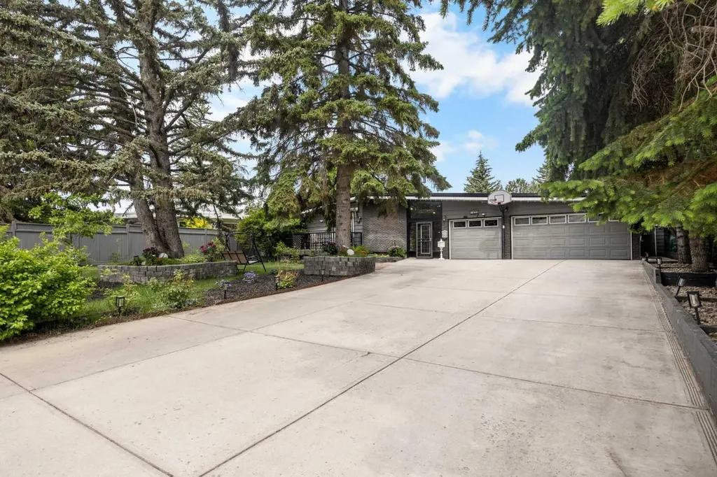 1408 104 Avenue SW Calgary AB T2W 0A6