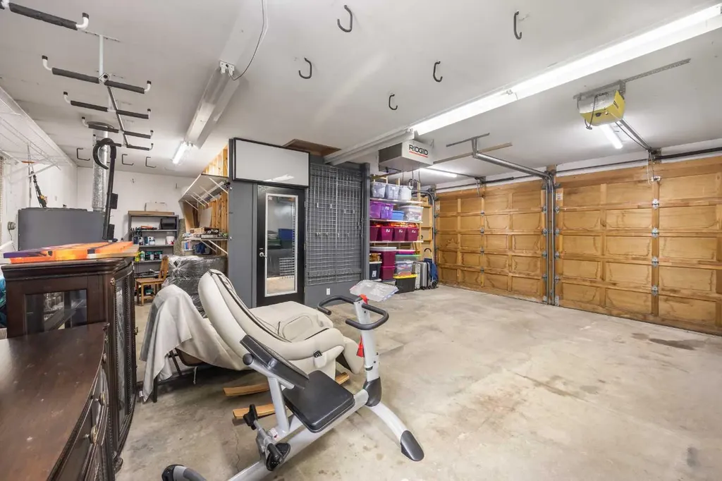 1408 104 Avenue SW Calgary AB T2W 0A6