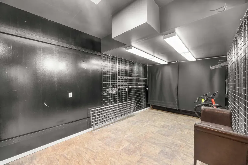 1408 104 Avenue SW Calgary AB T2W 0A6