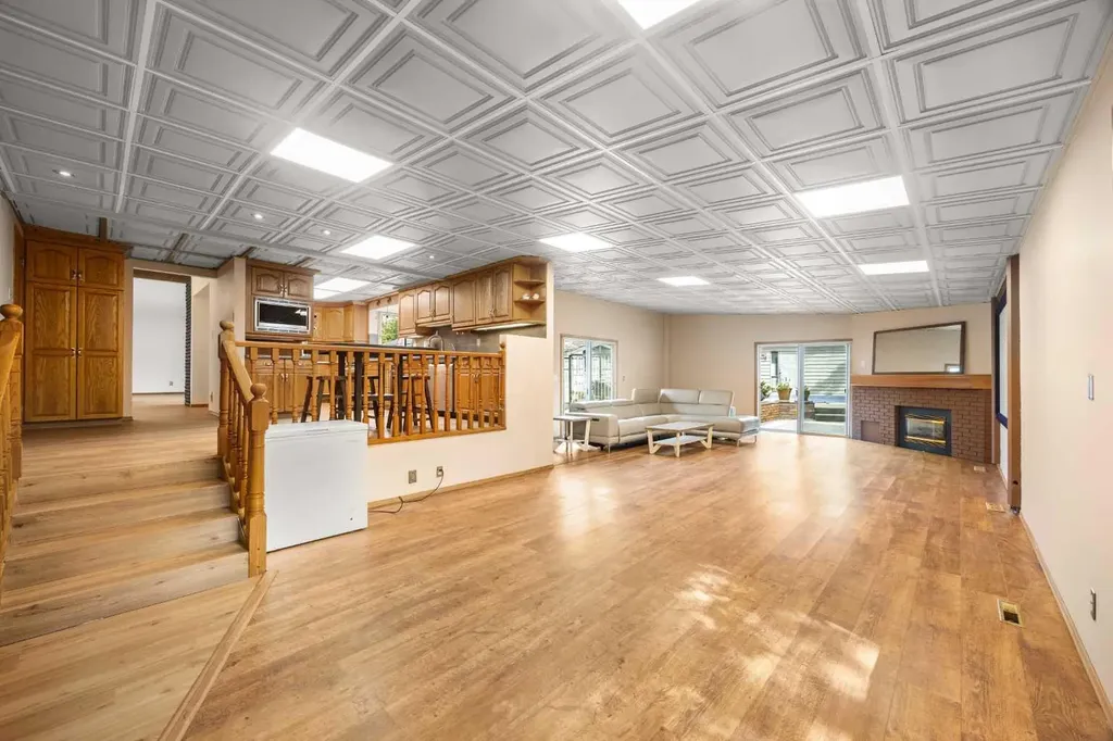 1408 104 Avenue SW Calgary AB T2W 0A6