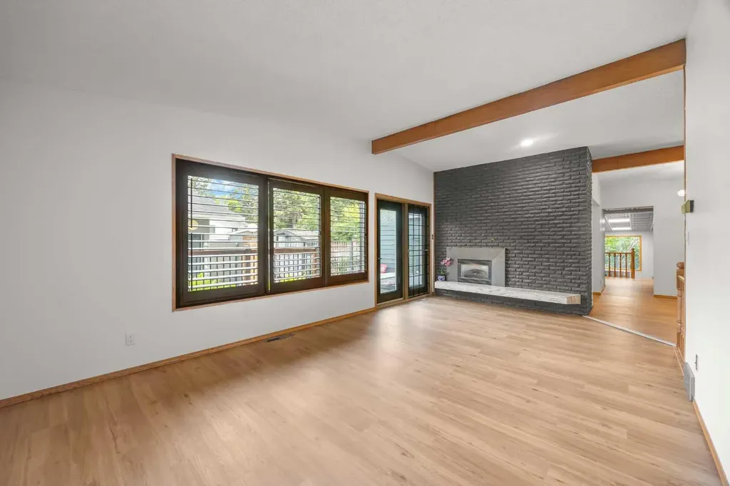 1408 104 Avenue SW Calgary AB T2W 0A6