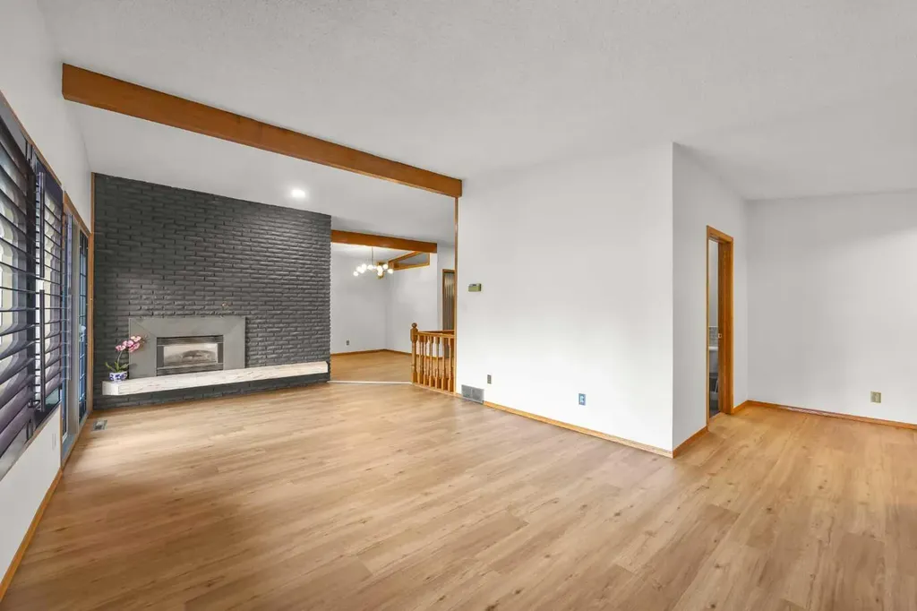 1408 104 Avenue SW Calgary AB T2W 0A6