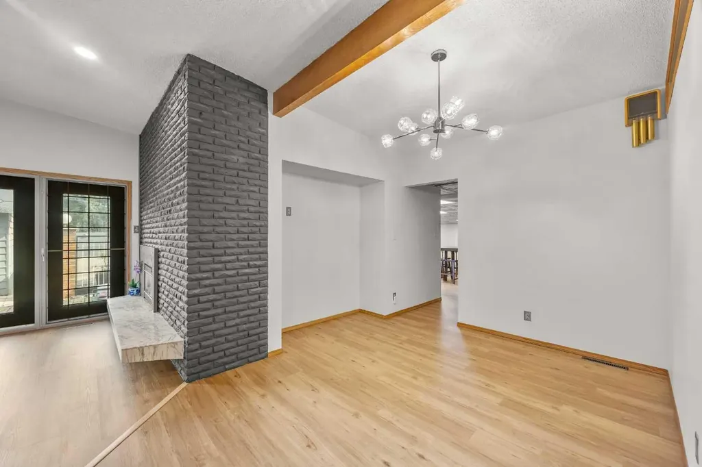 1408 104 Avenue SW Calgary AB T2W 0A6