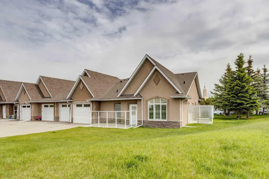 20 River Heights View Cochrane AB T4C 0M9