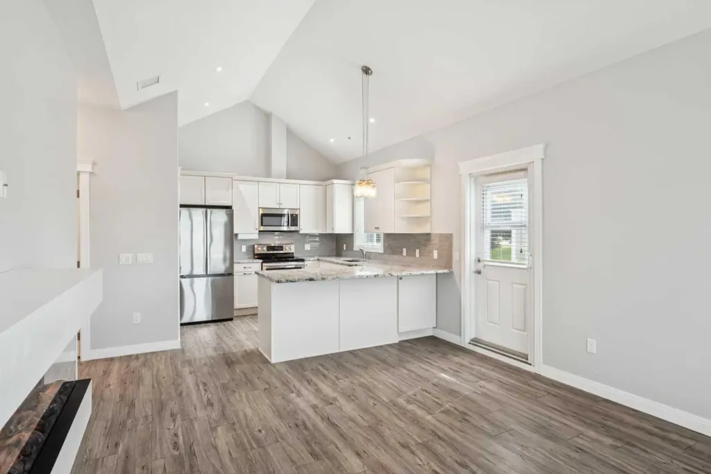 20 River Heights View Cochrane AB T4C 0M9