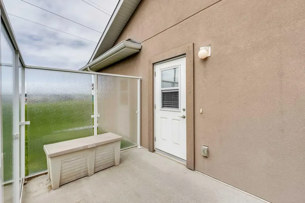20 River Heights View Cochrane AB T4C 0M9