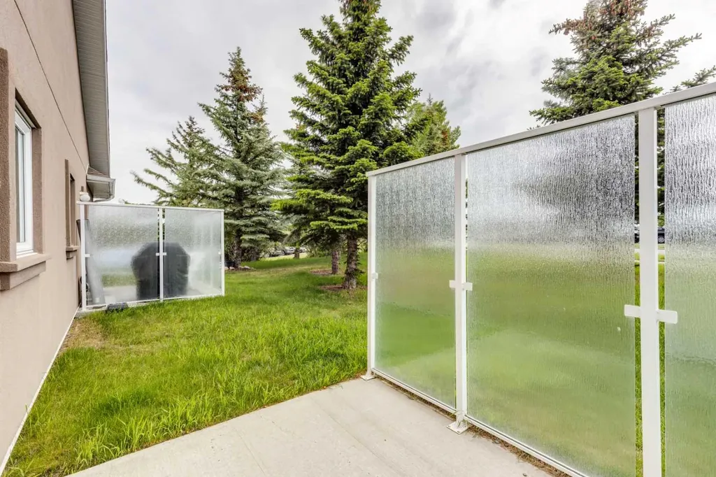 20 River Heights View Cochrane AB T4C 0M9