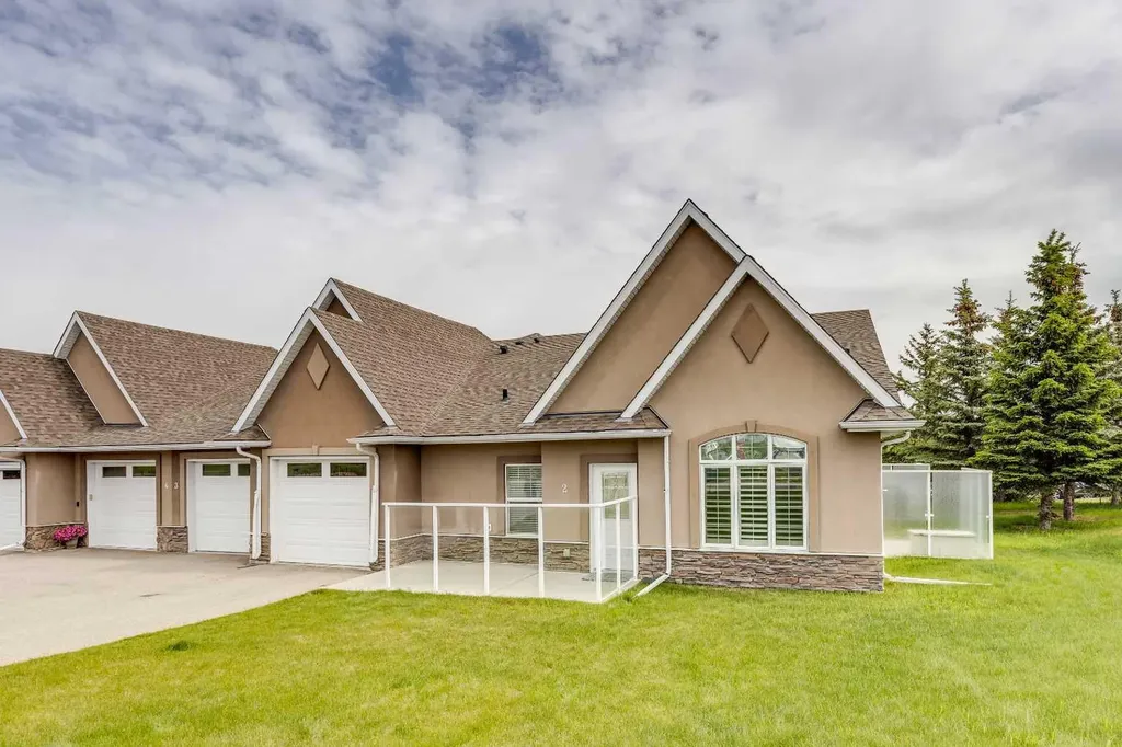 20 River Heights View Cochrane AB T4C 0M9